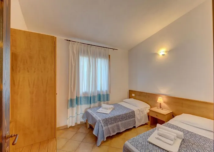 The Fantastic Residenza Badus 1 Bedroom Sleeps 4 No0810 Badesi