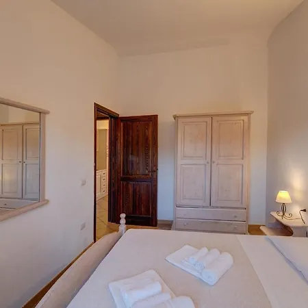 Apartment The Fantastic Residenza Badus 1 Bedroom Sleeps 4 No0810 *