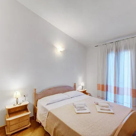 Apartment The Fantastic Residenza Badus 1 Bedroom Sleeps 4 No0810
