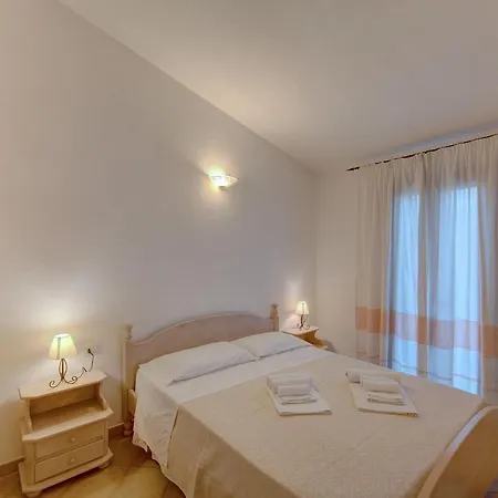 Apartment The Fantastic Residenza Badus 1 Bedroom Sleeps 4 No0810 *