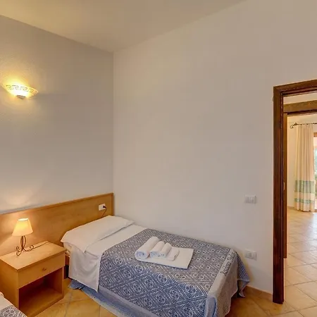 The Fantastic Residenza Badus 1 Bedroom Sleeps 4 No0810 * Badesi