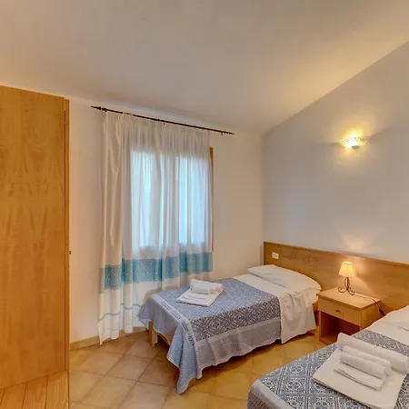 The Fantastic Residenza Badus 1 Bedroom Sleeps 4 No0810 Badesi